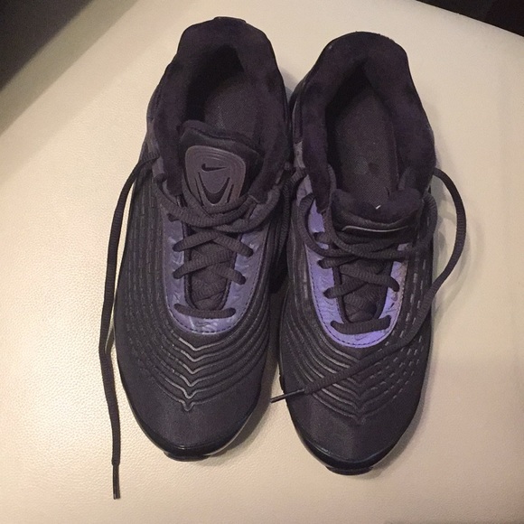 NEW Nike Sneakers - Picture 7 of 8